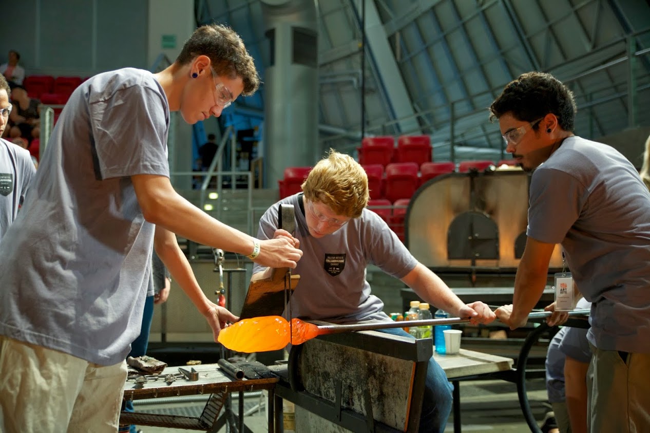 Hilltop Artists Students At Museum Of Glass